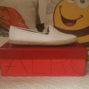 White leather aerosoles flats